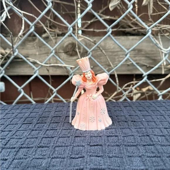 Green and Silver Action Figures Playset - Picture 6 of 12